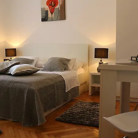 Downtown Main Street Apartment *