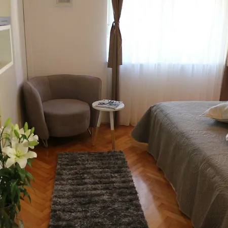 Downtown Main Street Apartment *