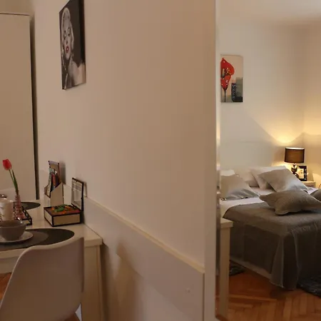 Апартаменты Downtown Main Street