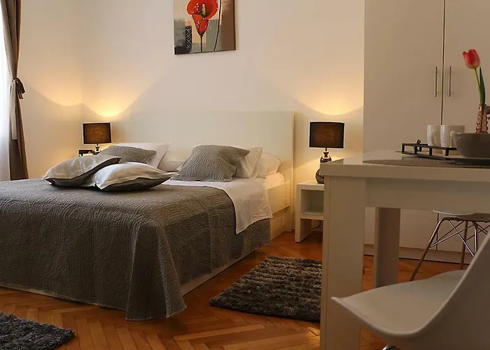 Downtown Main Street Apartment *